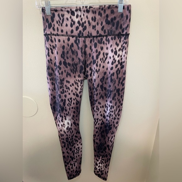 Fabletics Pants - ✨Fabletics Leopard Print Leggings Size M #A1